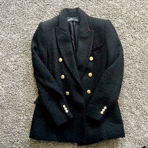 ZARA TEXTURED DOUBLE BREASTED BLAZER IN
BLACK.